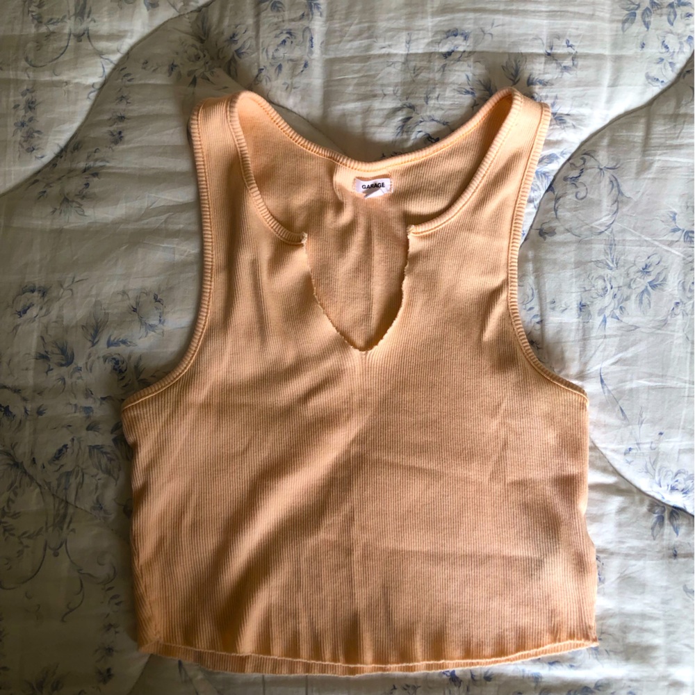 💋GARAGE brand Tank Top in pastel tone 🍑